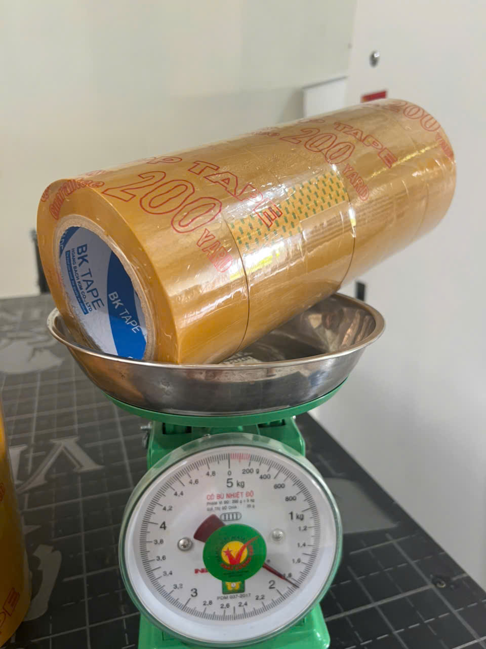 Băng keo đục cuộn 1,8 kg