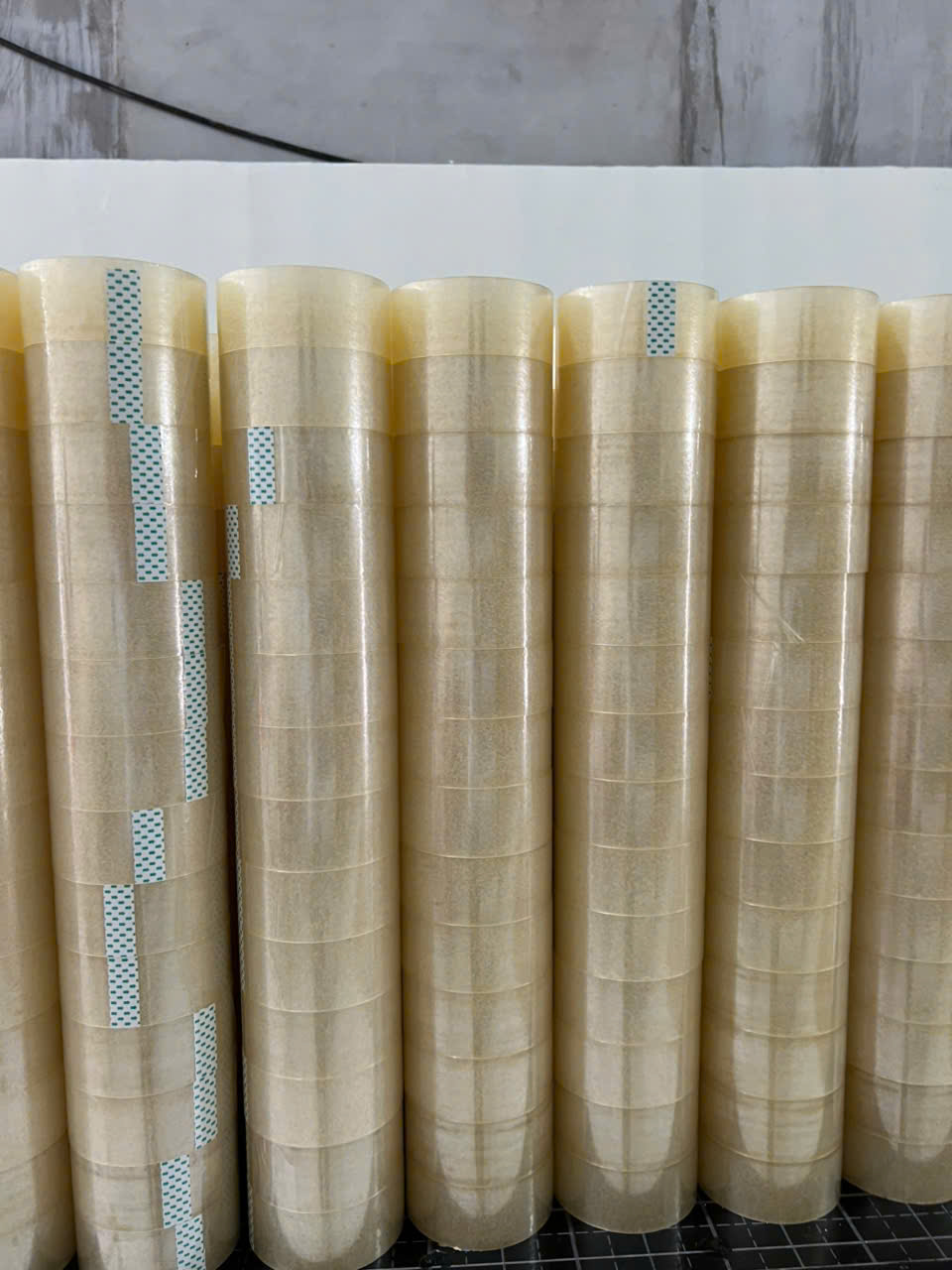 Băng keo trong cuộn 1,8 kg